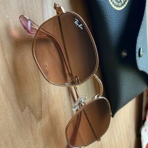 RAYBAN sunnies, lightly used, no scratches